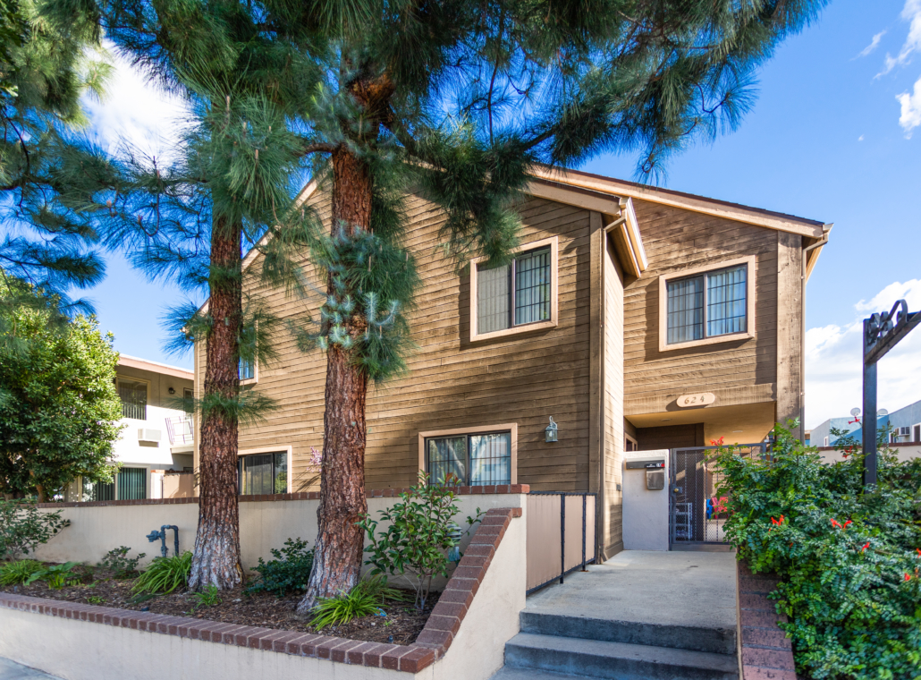 Cedar Townhomes - Apartments in Burbank